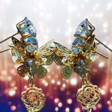 Cargar imagen en el visor de la galería, Butterfly Kisses Earrings
