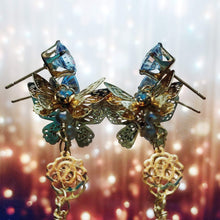 Cargar imagen en el visor de la galería, Butterfly Kisses Earrings