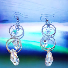 Charger l&#39;image dans la galerie, Dewdrop Of The Valley Earrings
