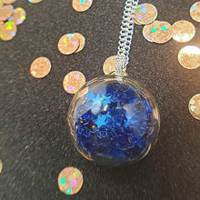 Cargar imagen en el visor de la galería, Glass Ball Pendant Necklace
